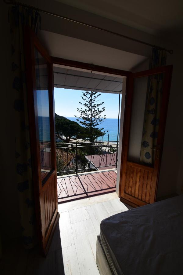 Appartamenti Cavoli - Vista Mare Con Terrazze, Clima E Posti Auto Spiaggia di Cavoli Экстерьер фото