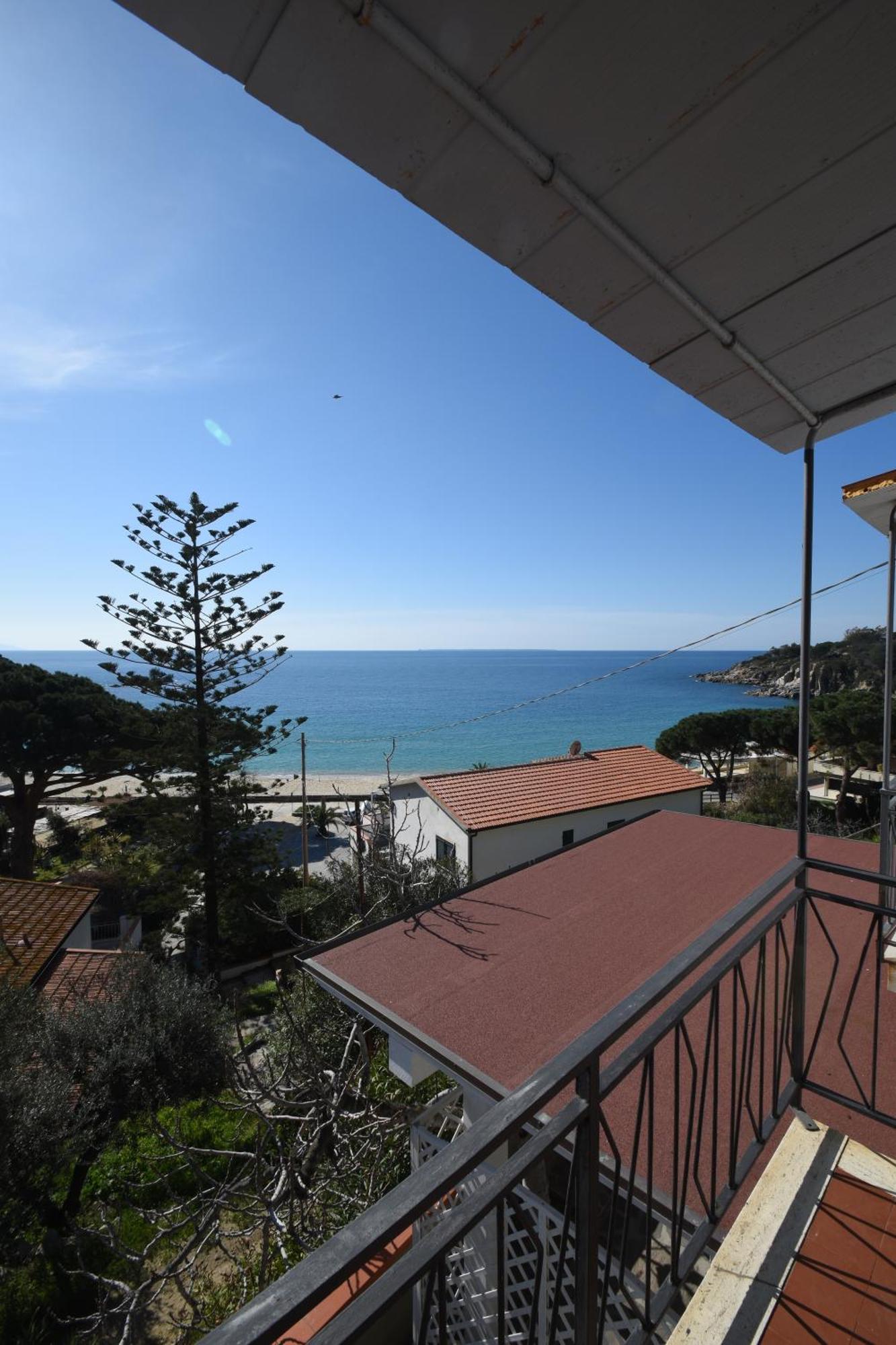 Appartamenti Cavoli - Vista Mare Con Terrazze, Clima E Posti Auto Spiaggia di Cavoli Экстерьер фото