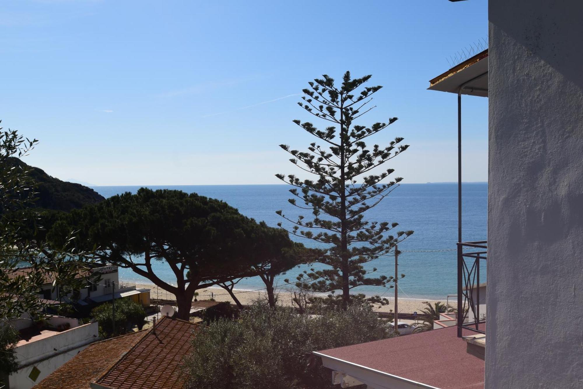 Appartamenti Cavoli - Vista Mare Con Terrazze, Clima E Posti Auto Spiaggia di Cavoli Экстерьер фото