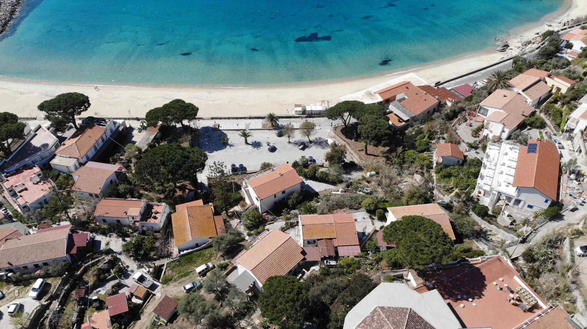 Appartamenti Cavoli - Vista Mare Con Terrazze, Clima E Posti Auto Spiaggia di Cavoli Экстерьер фото